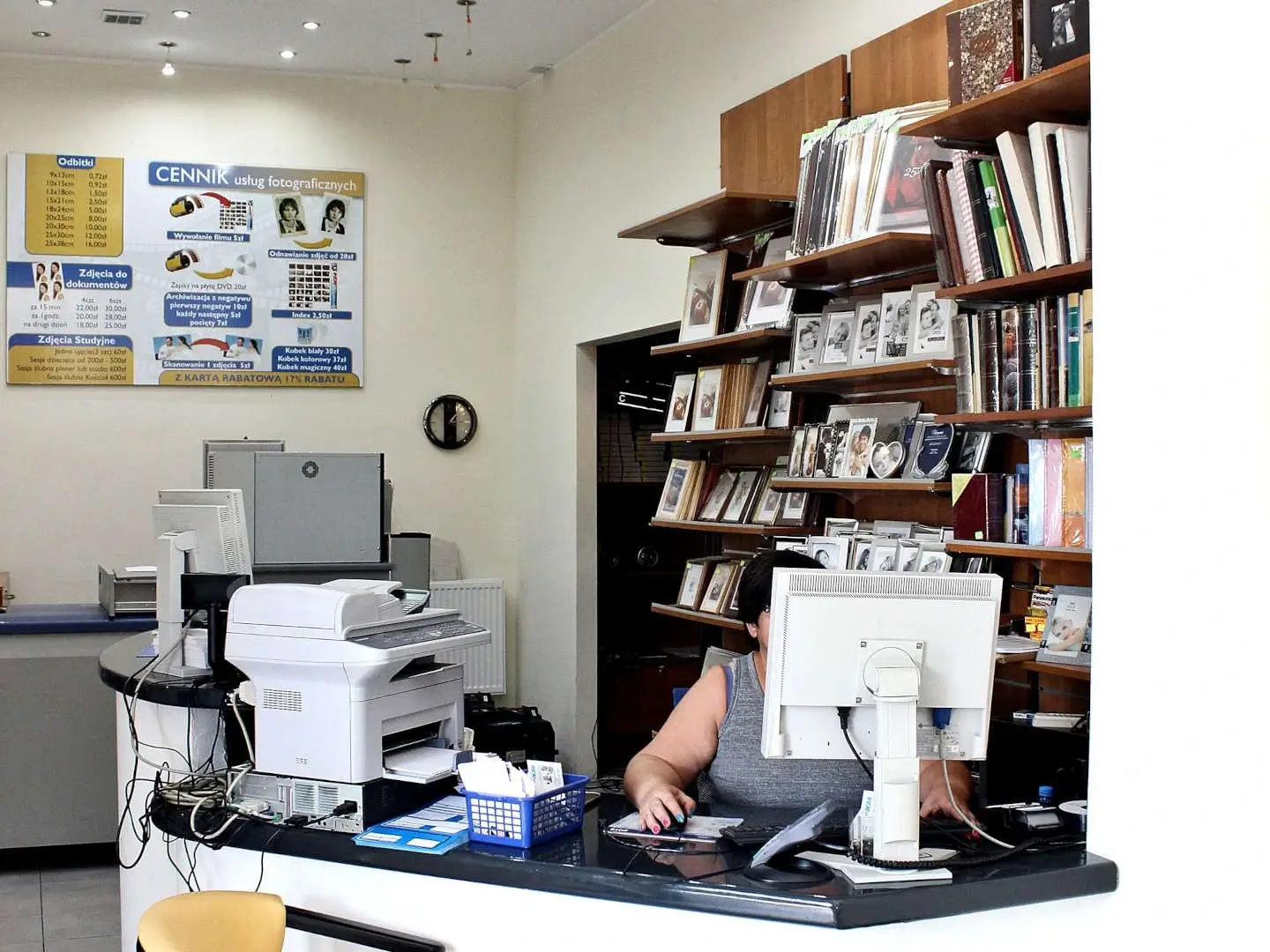 przedstawione jest miejsce Obsługi Klienta, jako tło elementu strony